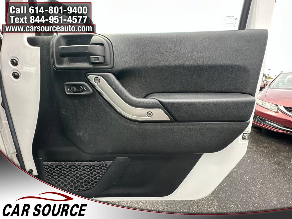 Used 2017 Jeep Wrangler Unlimited Sahara w/ Connectivity Group AWD/4WD image 29