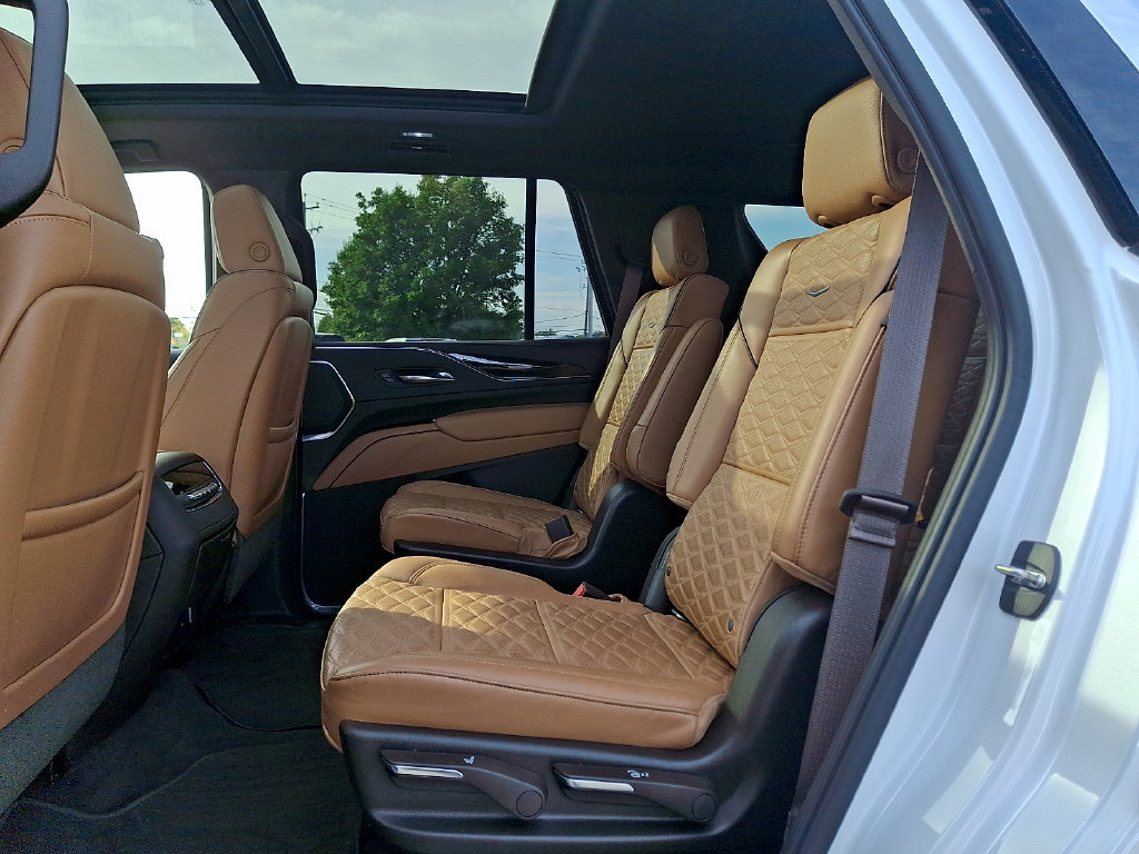 Certified 2021 Cadillac Escalade Premium Luxury w/ Performance Package AWD/4WD image 10
