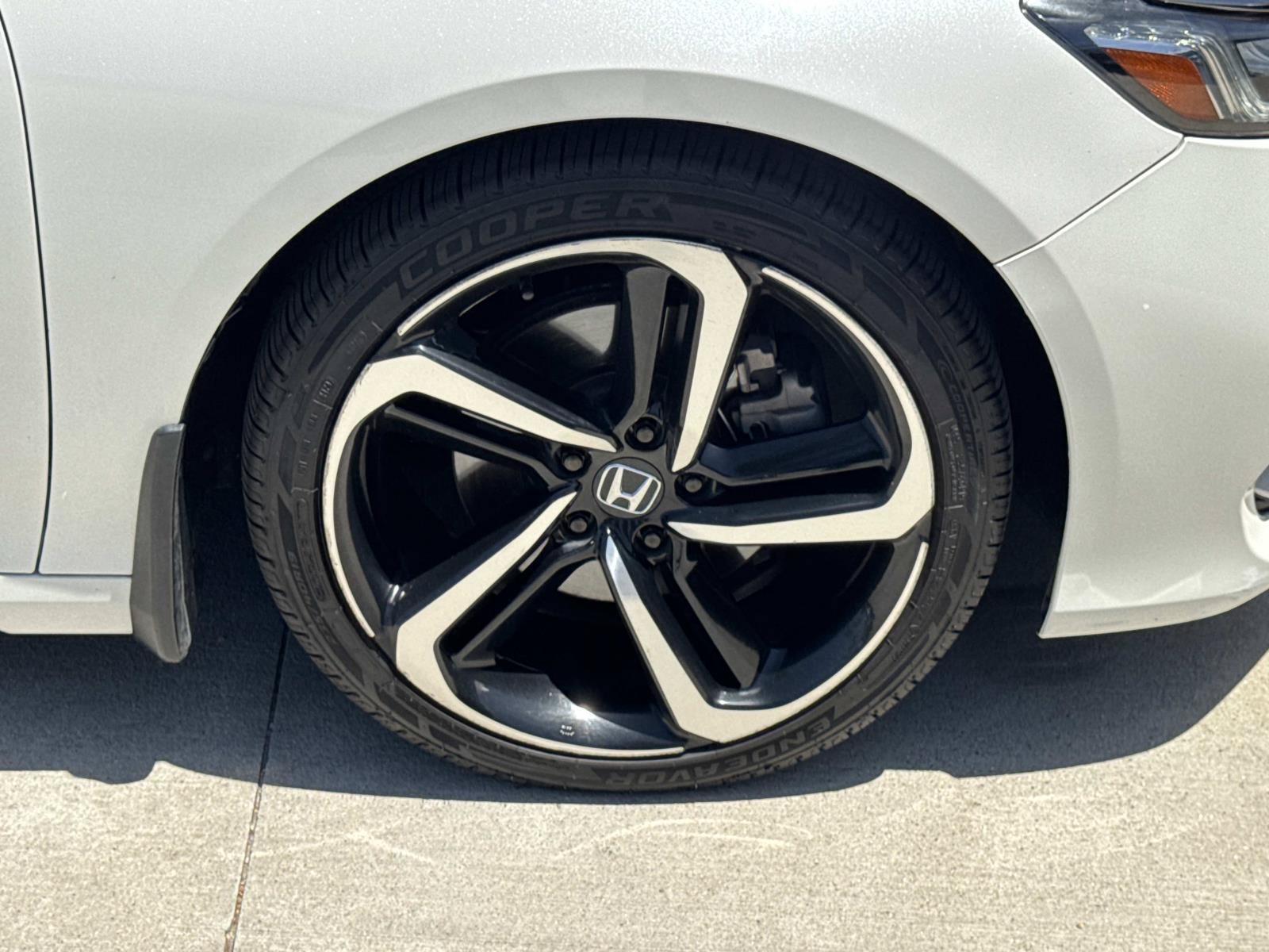 Used 2018 Honda Accord Sport image 30