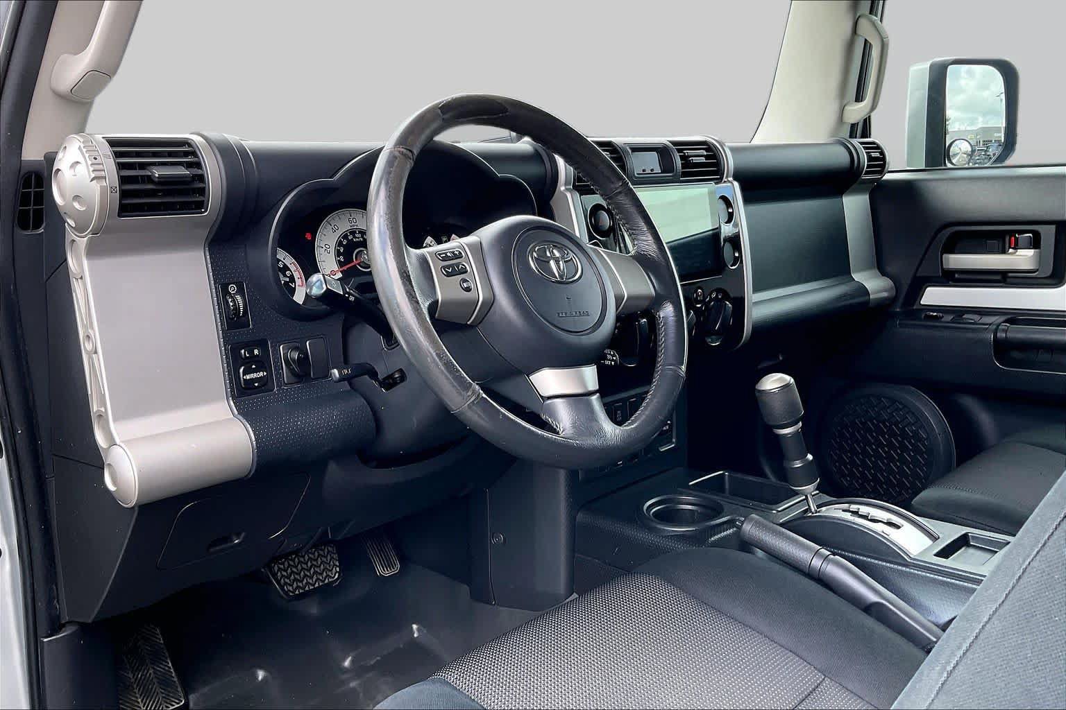 Used 2008 Toyota FJ Cruiser 2WD w/ Upgrade Pkg 2 image 14