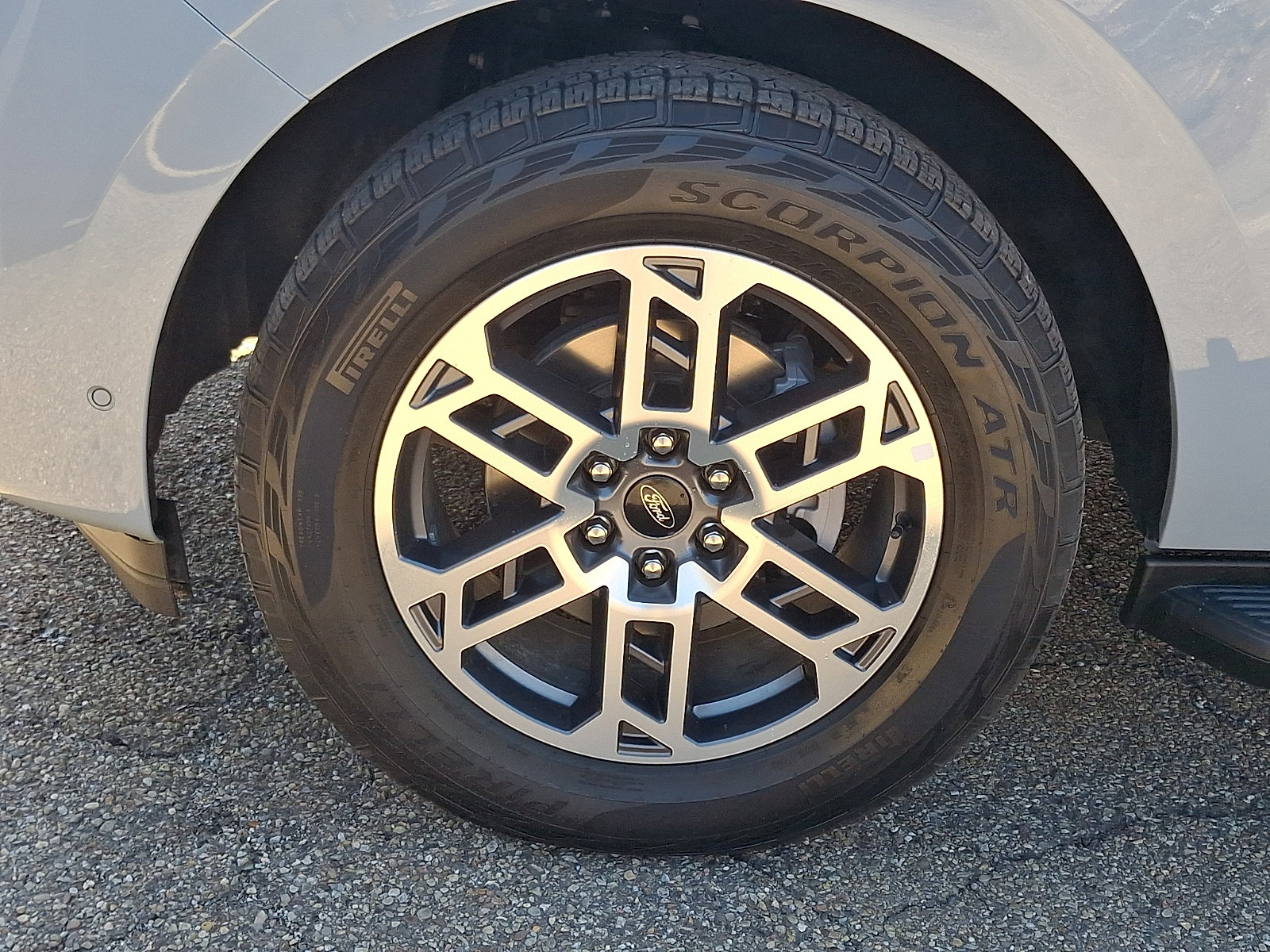 Used 2025 Ford Expedition Active AWD/4WD image 8