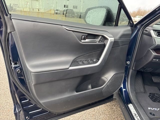 Used 2025 Toyota RAV4 Limited image 25