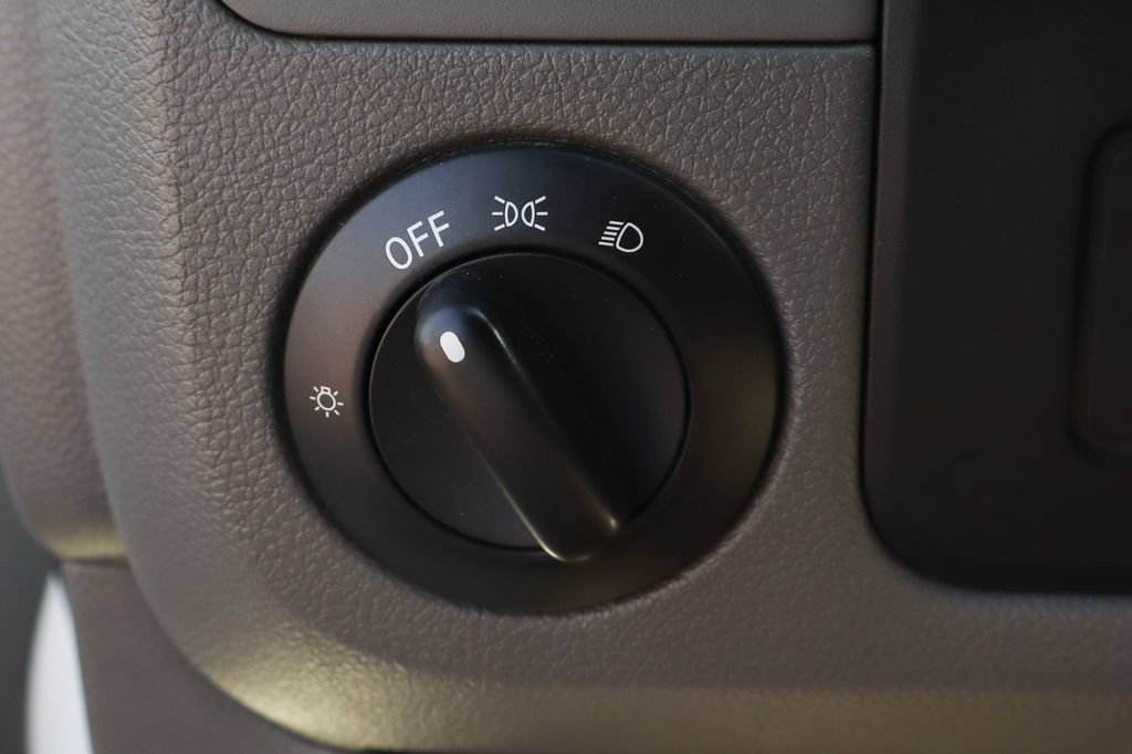Used 2020 Nissan NV 2500 SV RWD image 23