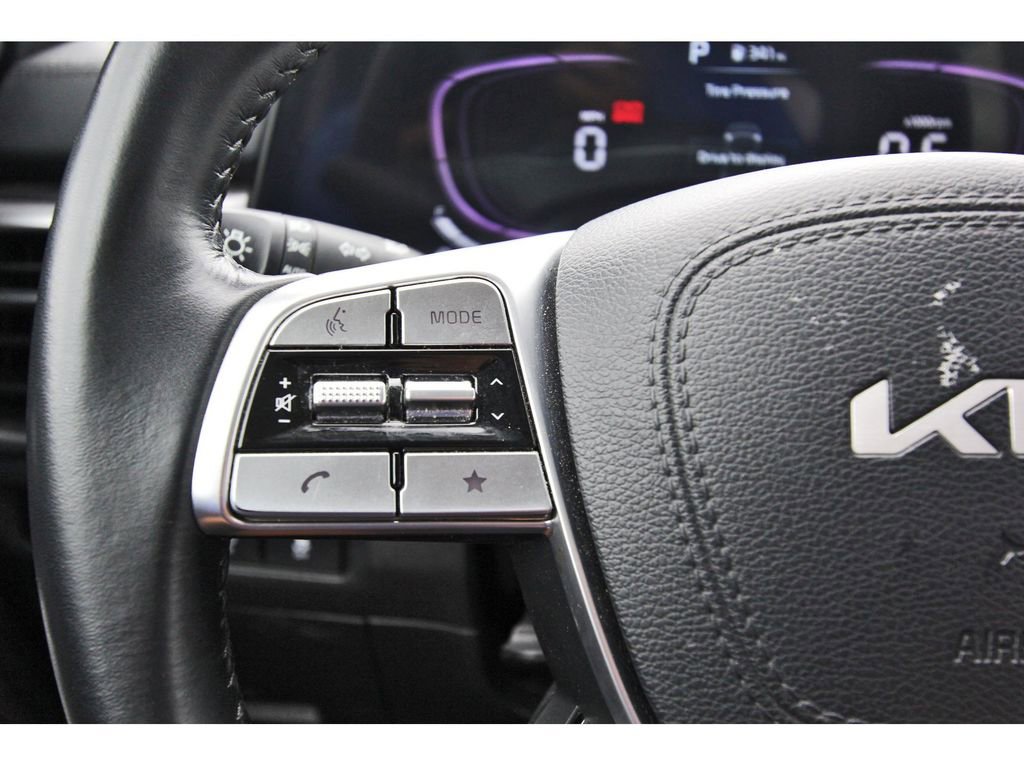 Used 2025 Kia Telluride S image 16