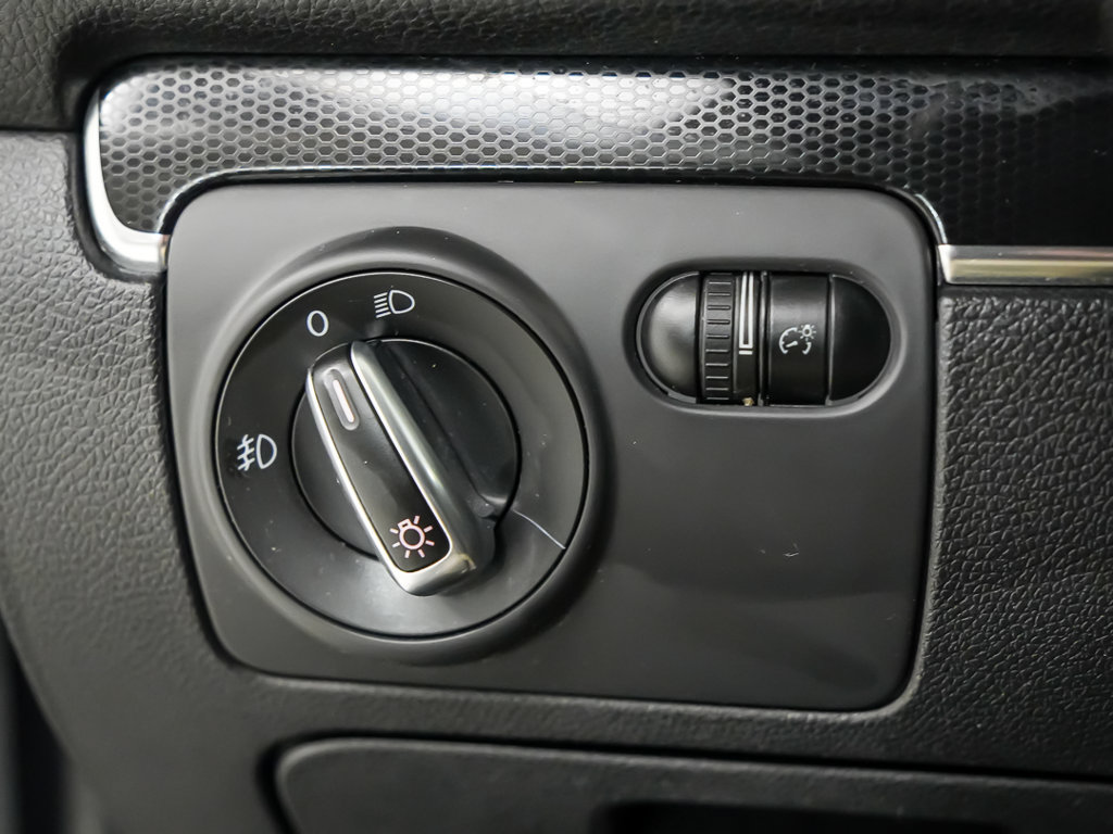Used 2014 Volkswagen GTI Driver's Edition FWD image 22