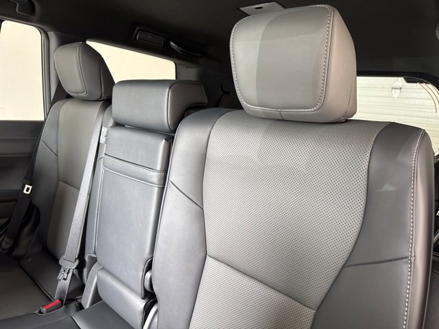 Used 2025 Lexus GX 550 w/ Cold Area Package image 46