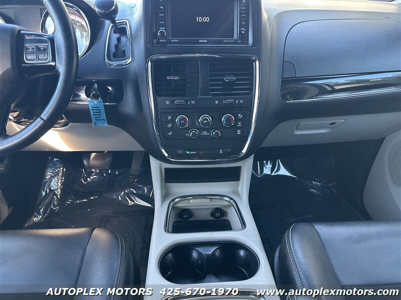 Used 2017 Dodge Grand Caravan SXT FWD image 16