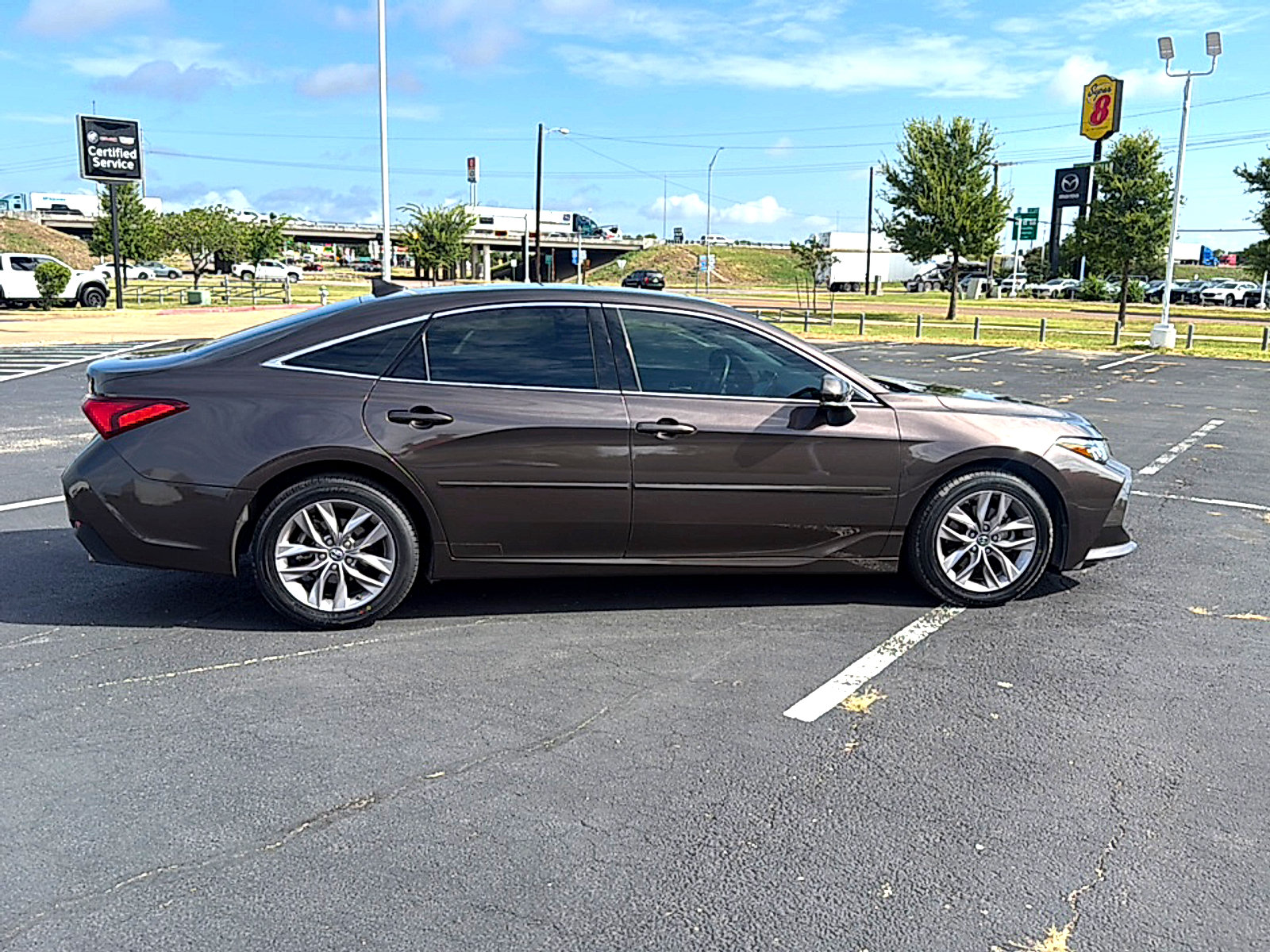 Used 2019 Toyota Avalon XLE w/ Moonroof Package FWD image 6