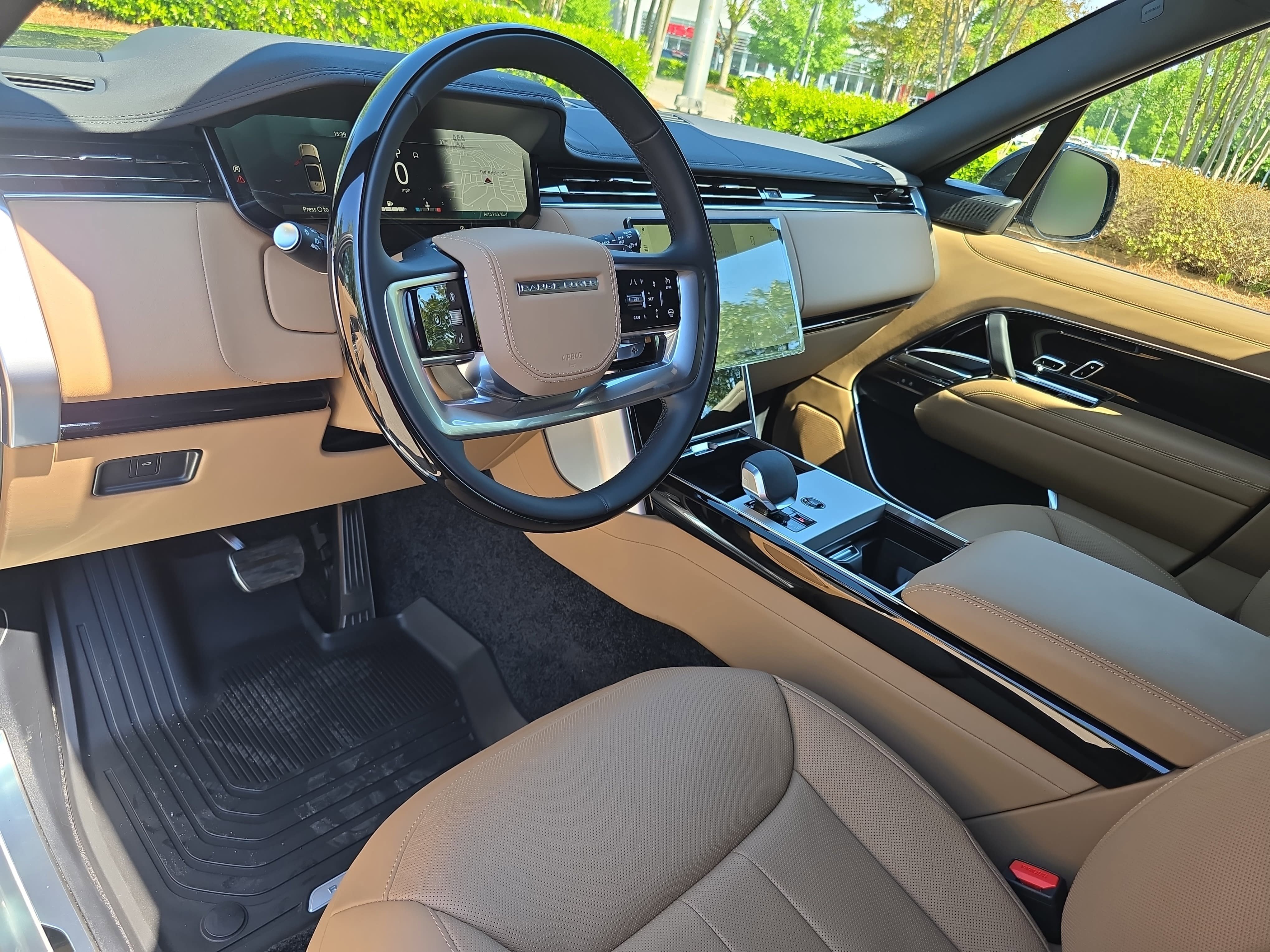 New 2026 Land Rover Range Rover Long Wheelbase SE AWD/4WD image 16