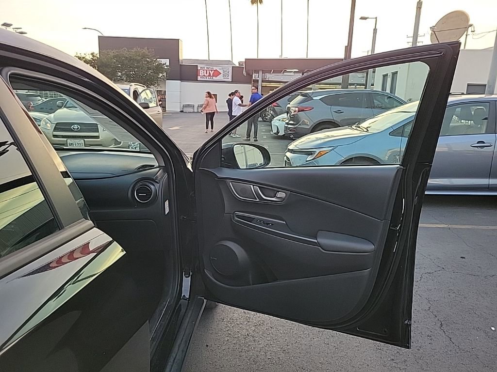 Used 2021 Hyundai Kona Ultimate FWD image 9