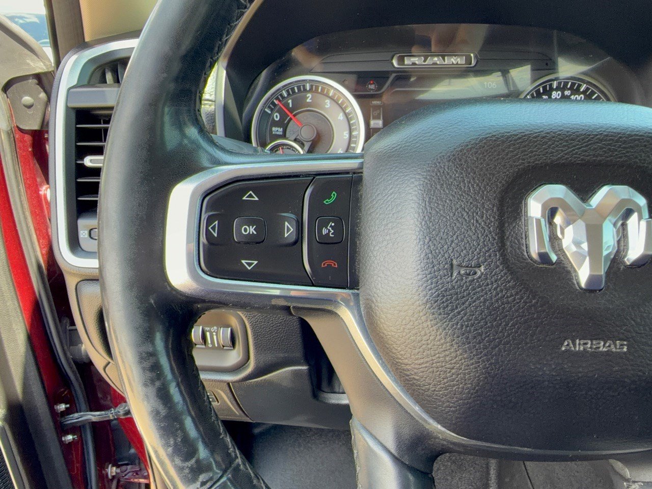 Used 2019 RAM 1500 Laramie AWD/4WD image 18