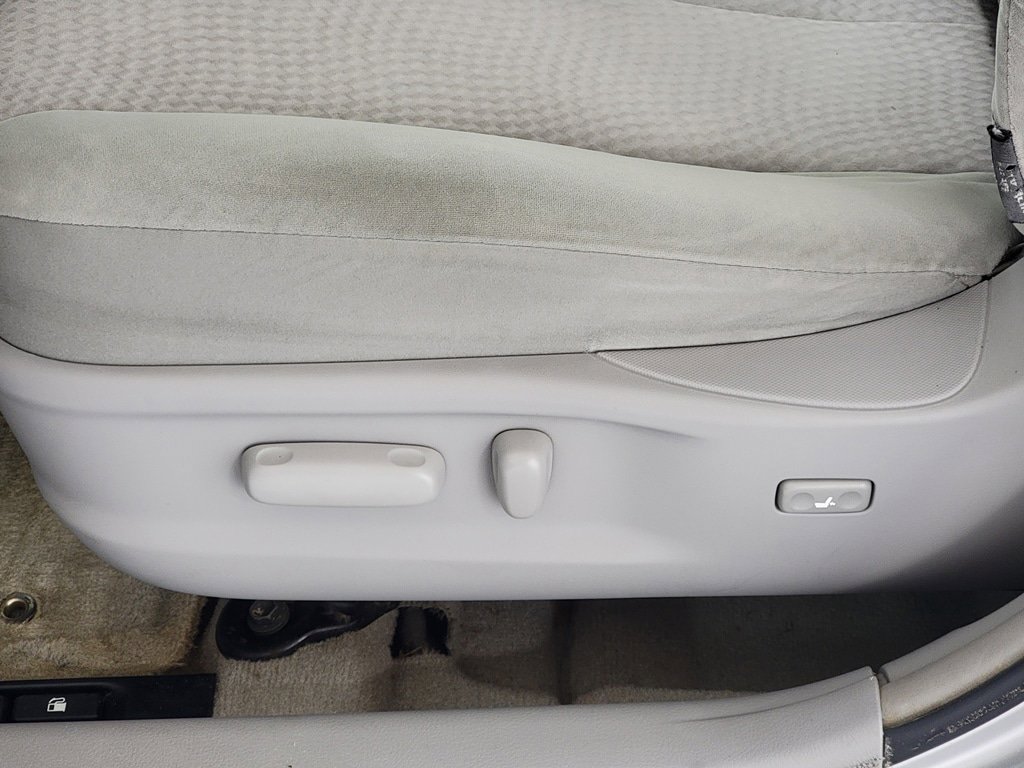 Used 2010 Toyota Camry LE FWD image 15