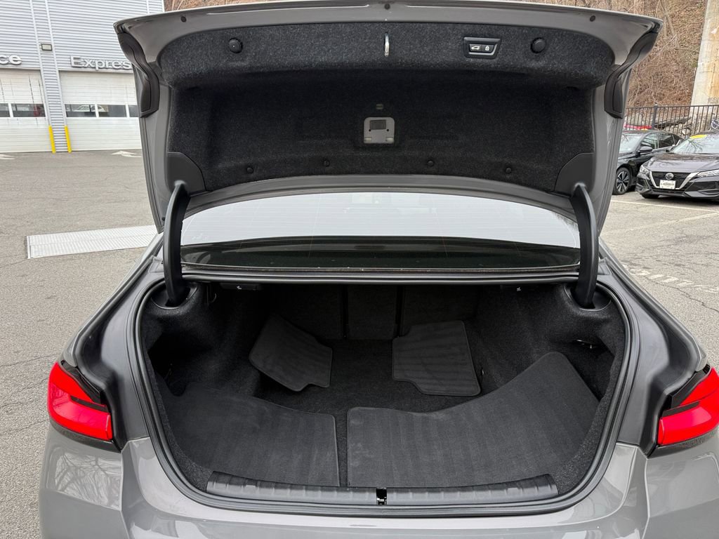 Used 2022 BMW M550i xDrive w/ Dynamic Handling Package image 29