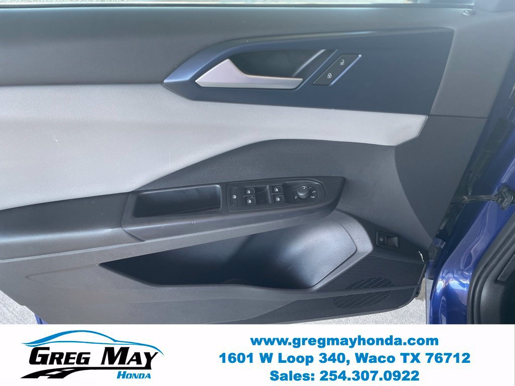 Used 2022 Volkswagen Taos SE w/ Panoramic Sunroof Package FWD image 14