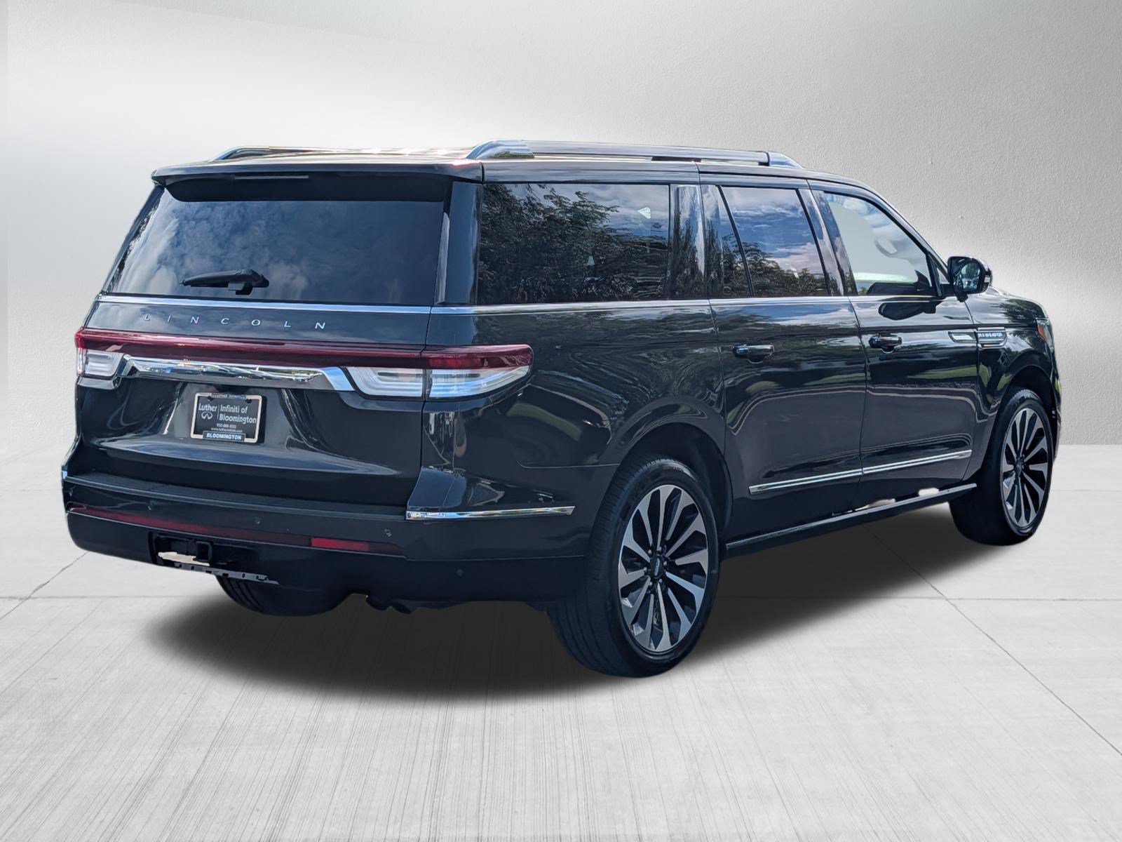 Used 2022 Lincoln Navigator L Reserve AWD/4WD image 7