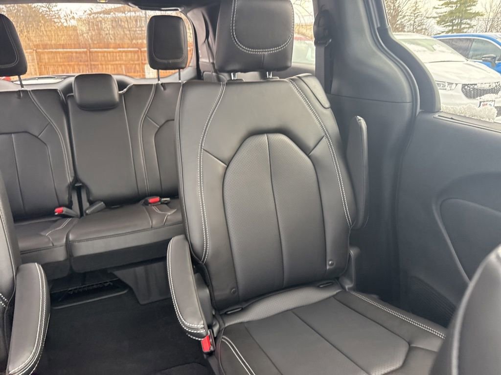 New 2026 Chrysler Pacifica Select image 15