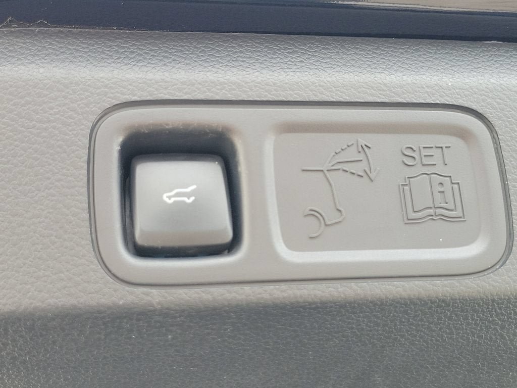 Used 2024 Ford Expedition XLT RWD image 9