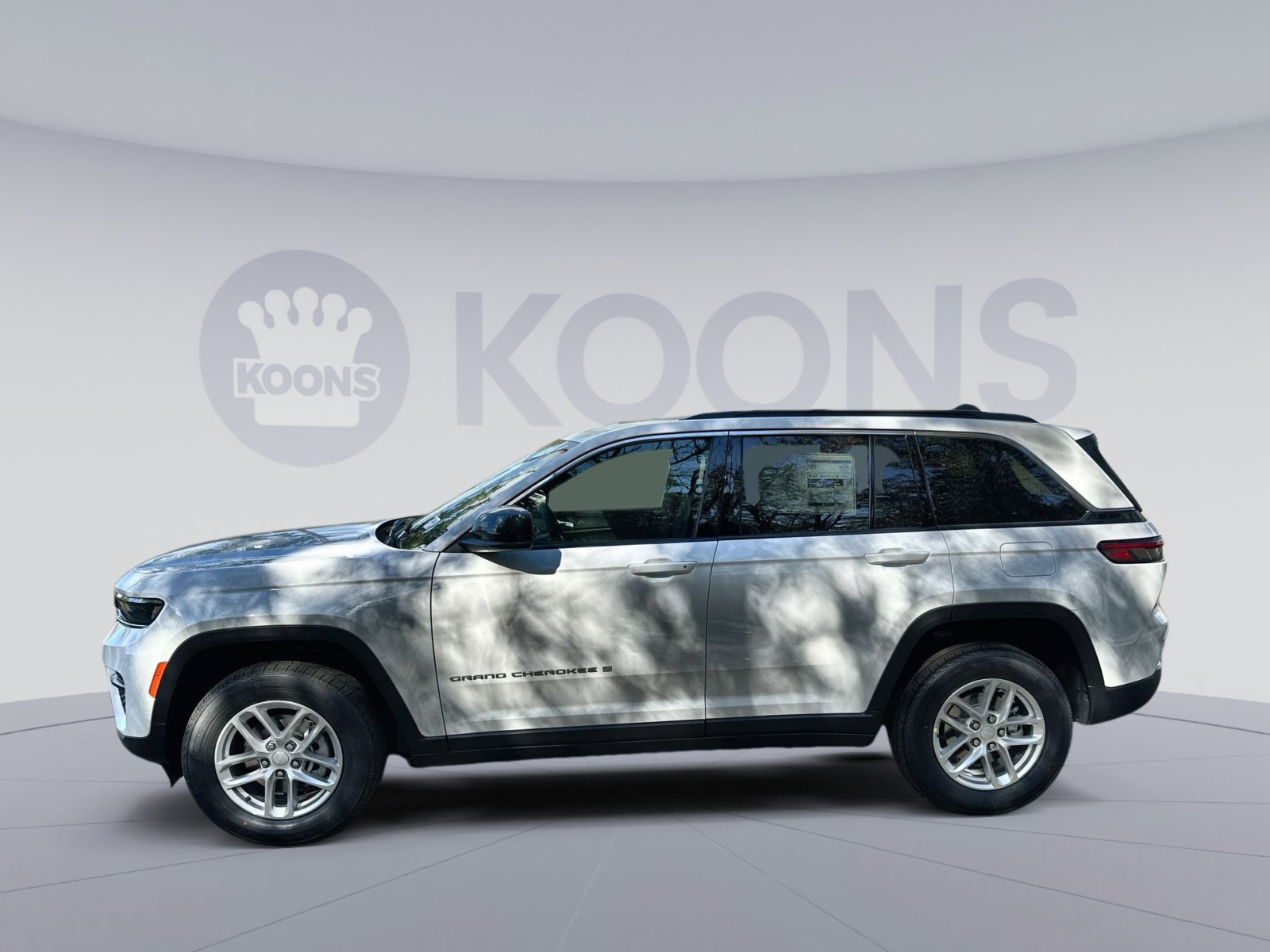 New 2025 Jeep Grand Cherokee Laredo w/ Luxury Tech Group I image 2