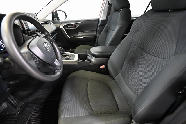 Used 2020 Toyota RAV4 LE image 7
