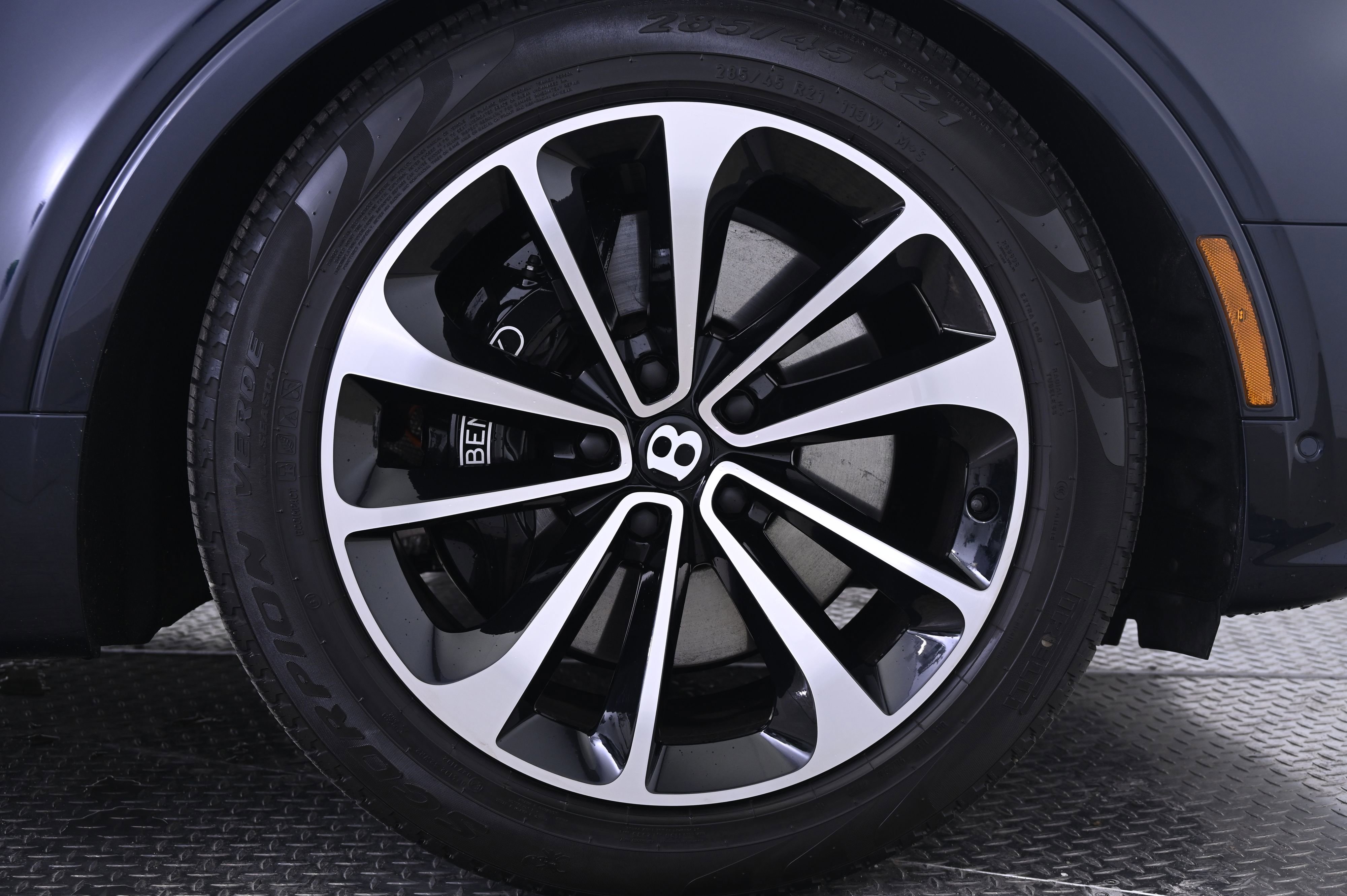 Used 2024 Bentley Bentayga Extended Wheelbase image 14