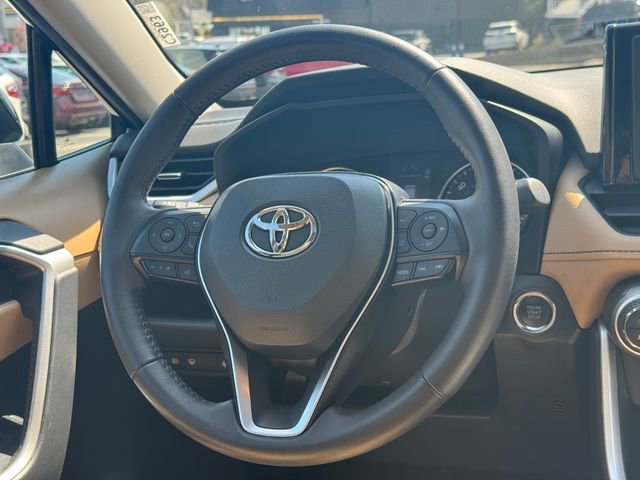 Used 2020 Toyota RAV4 XLE Premium image 17