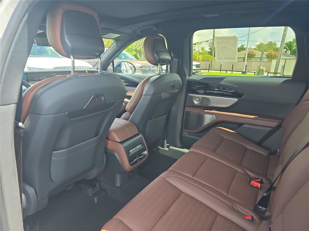 New 2026 Lincoln Nautilus Reserve AWD/4WD image 9