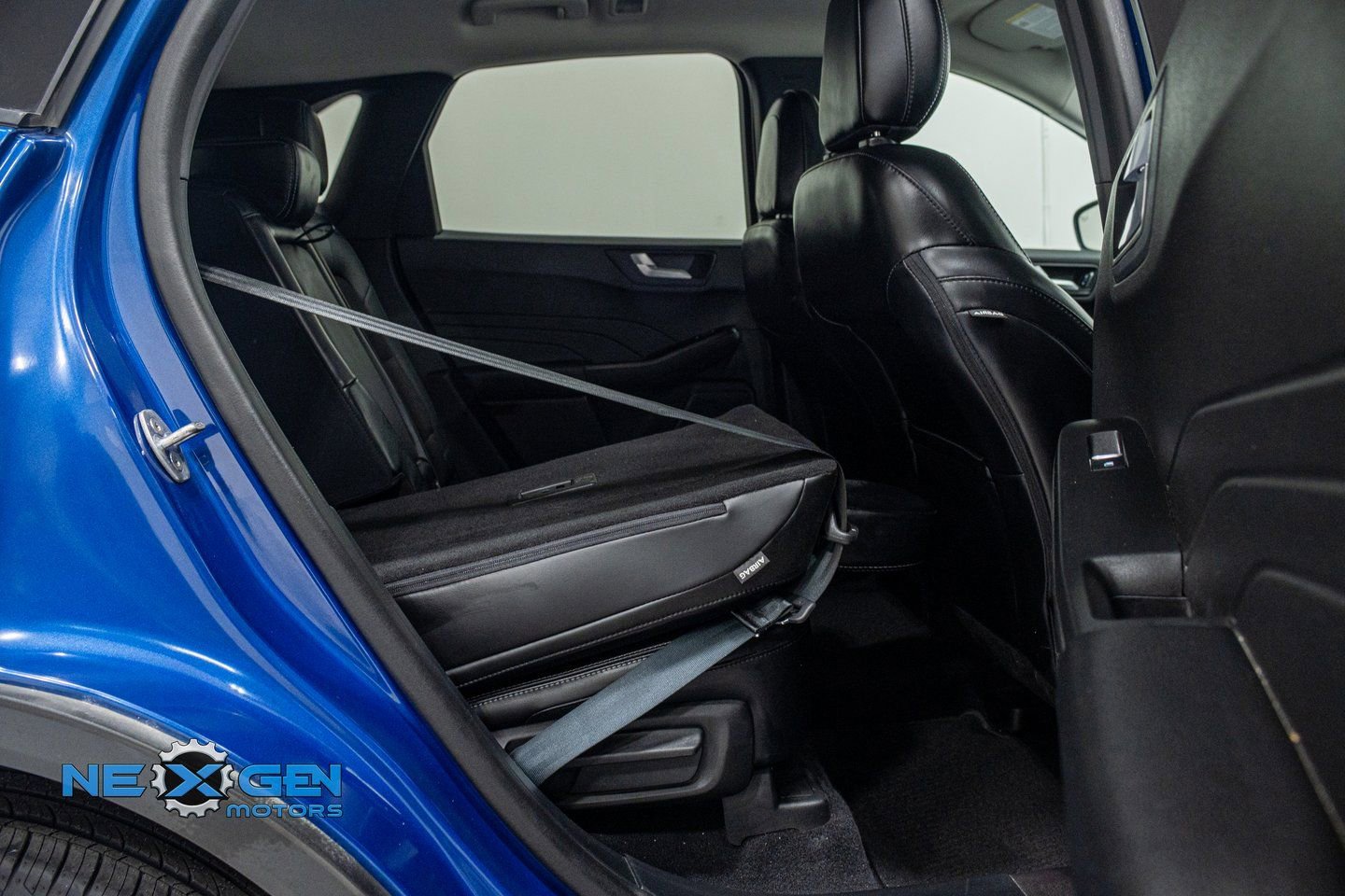 Used 2023 Ford Escape SE image 33