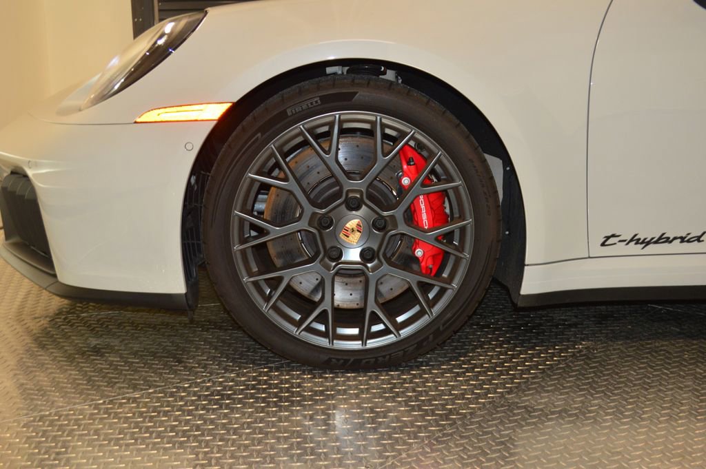 Certified 2025 Porsche 911 Targa 4 GTS AWD/4WD image 13
