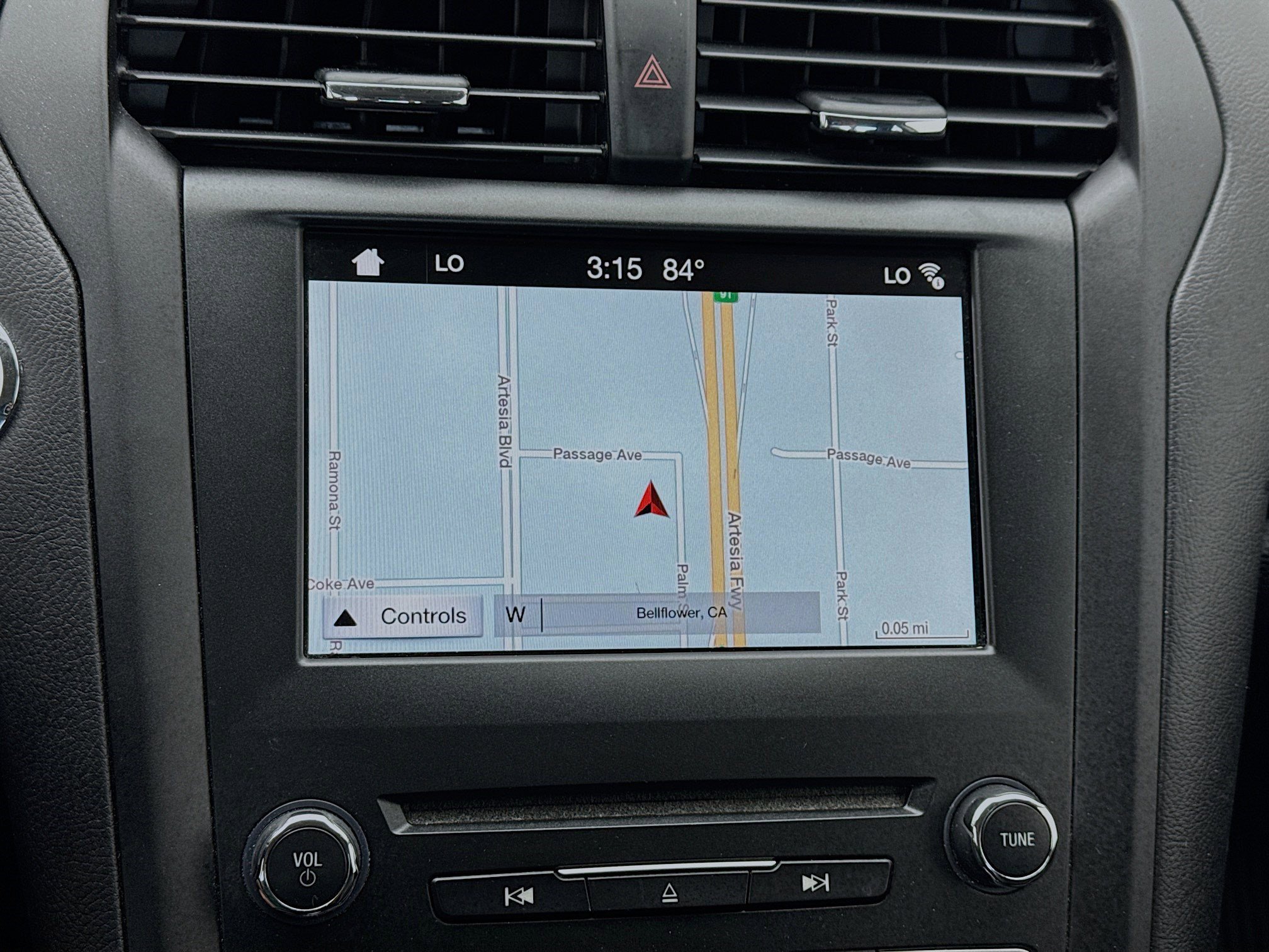 Used 2018 Ford Fusion SE w/ Equipment Group 601A FWD image 9