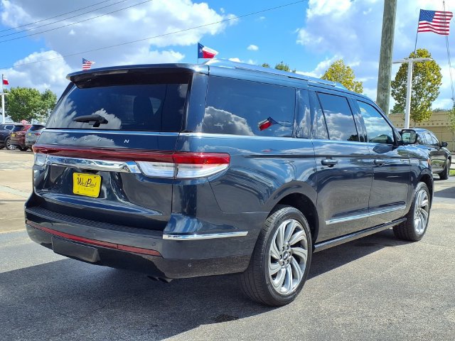 Used 2022 Lincoln Navigator L Reserve AWD/4WD image 2