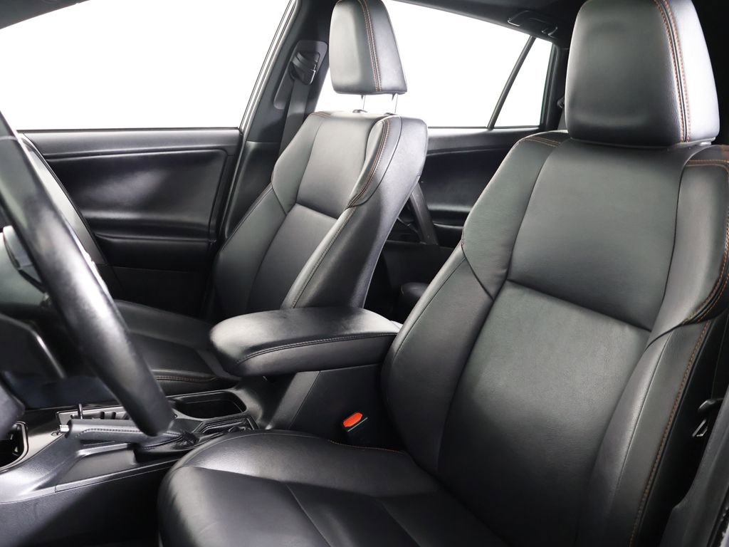 Used 2018 Toyota RAV4 SE w/ All Weather Liner Package image 29
