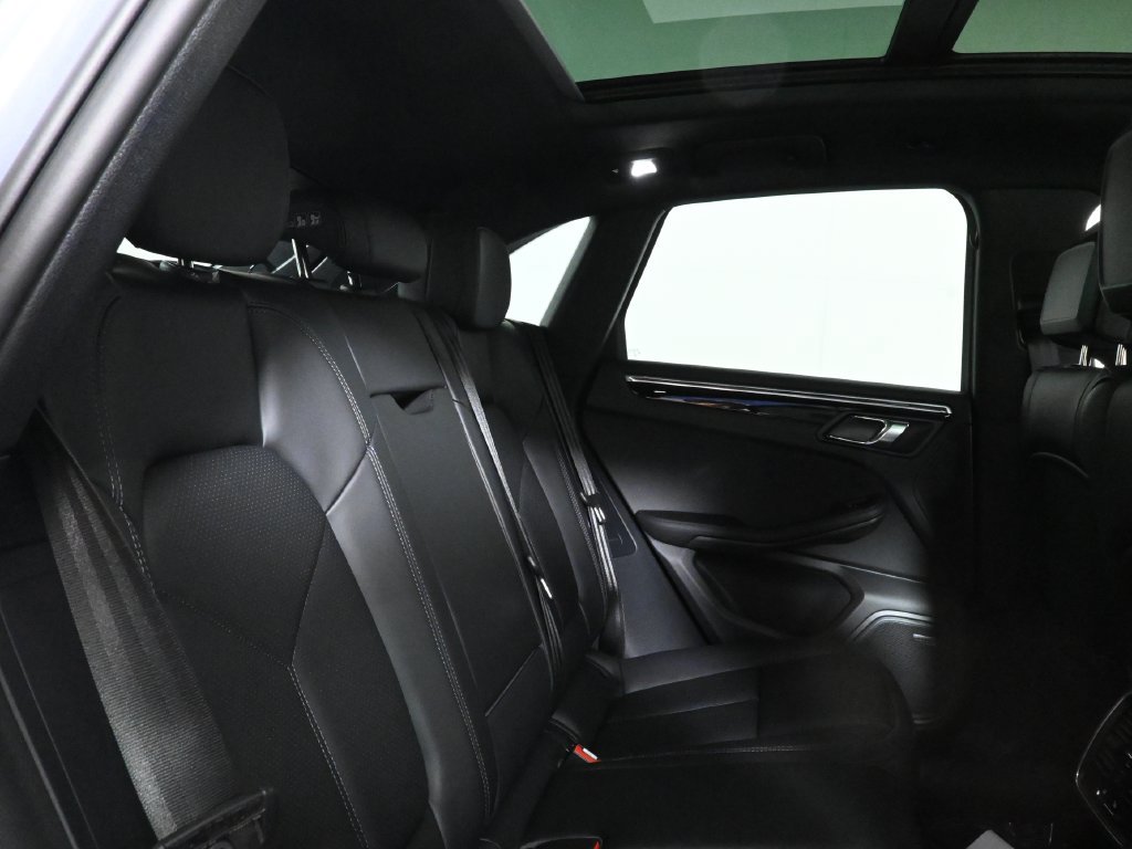 Used 2025 Porsche Macan Turbo AWD/4WD image 41