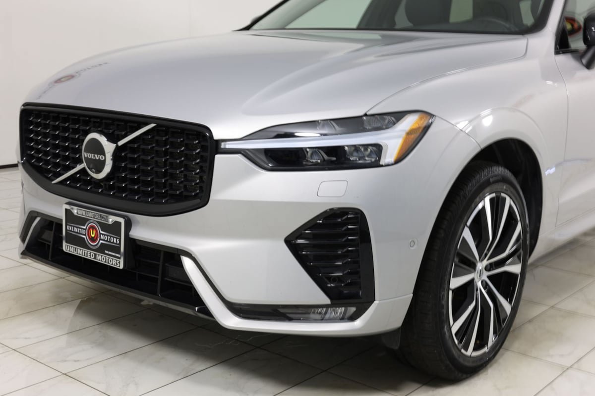 Used 2025 Volvo XC60 B5 Plus AWD/4WD image 47