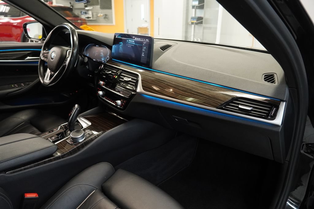 Used 2021 BMW 530e xDrive w/ Parking Assistance Package AWD/4WD image 35