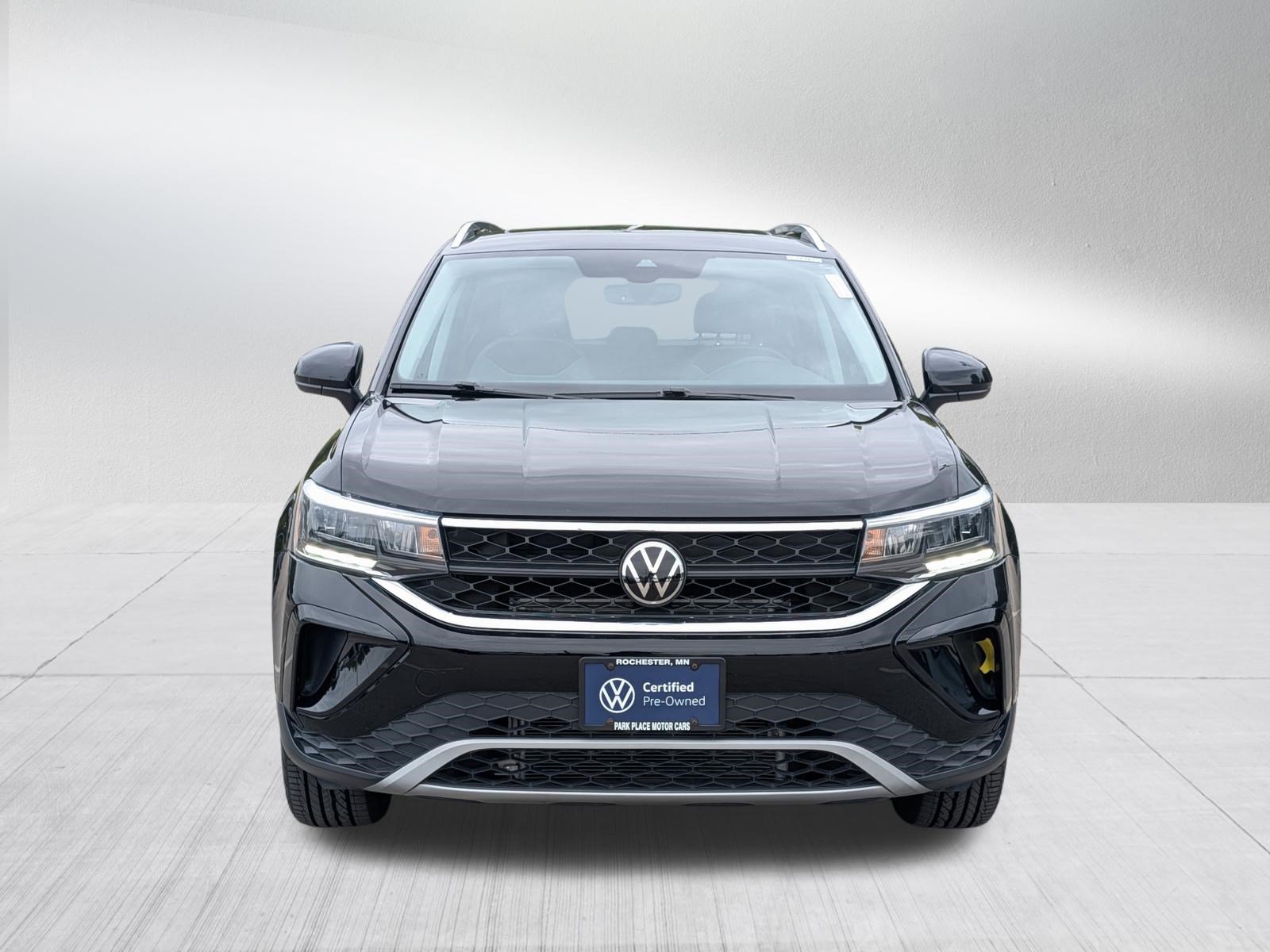 Certified 2023 Volkswagen Taos SE w/ Panoramic Sunroof Package AWD/4WD image 2