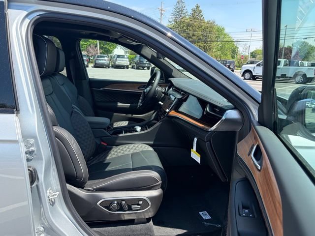 New 2026 Jeep Grand Cherokee Summit w/ Adv Protech Group IV AWD/4WD image 29
