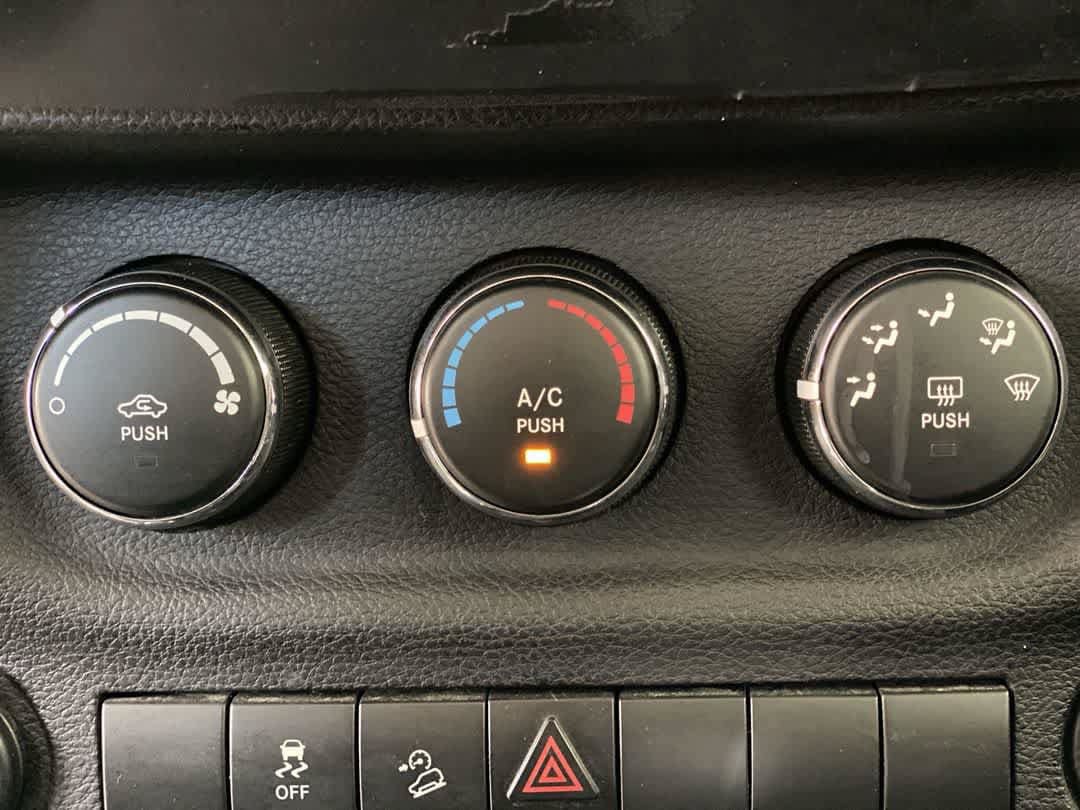 Used 2017 Jeep Wrangler Unlimited Sport w/ Connectivity Group AWD/4WD image 19