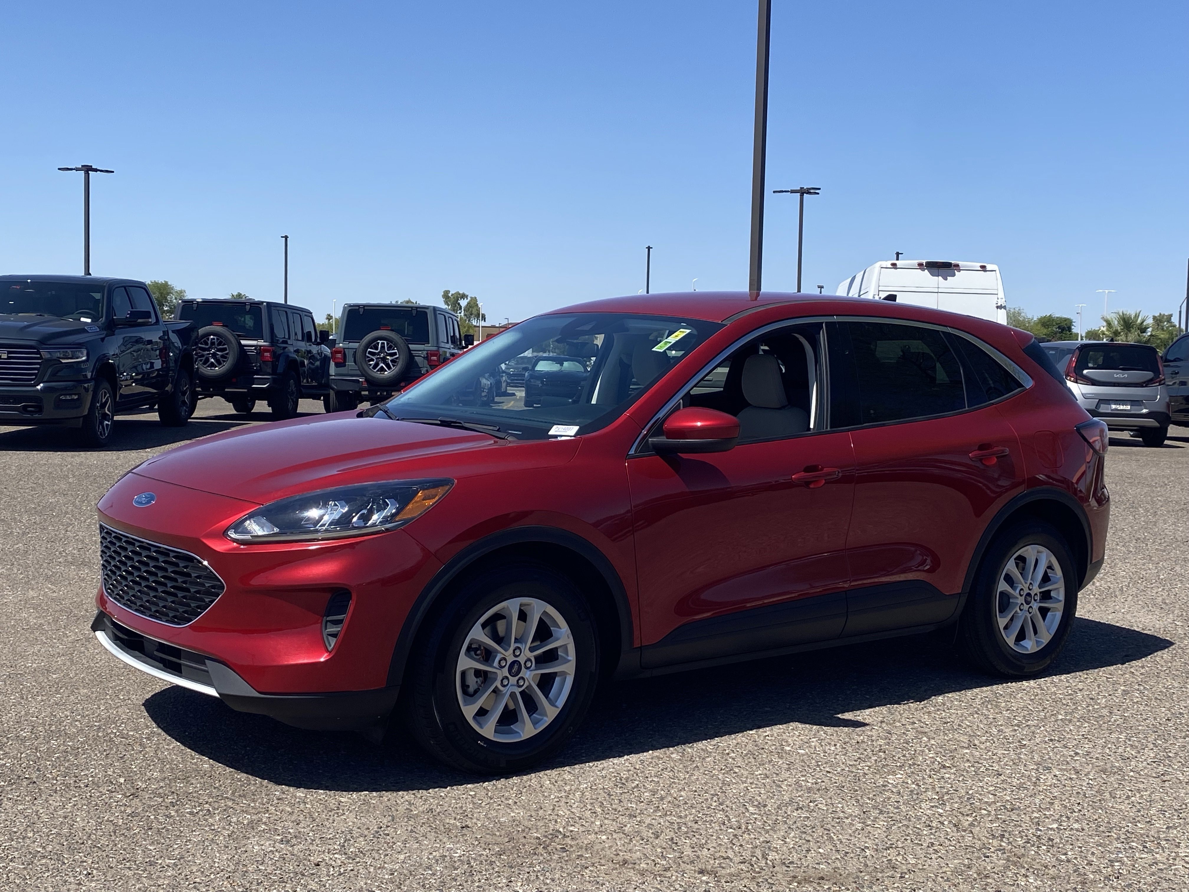 Used 2021 Ford Escape SE FWD image 2