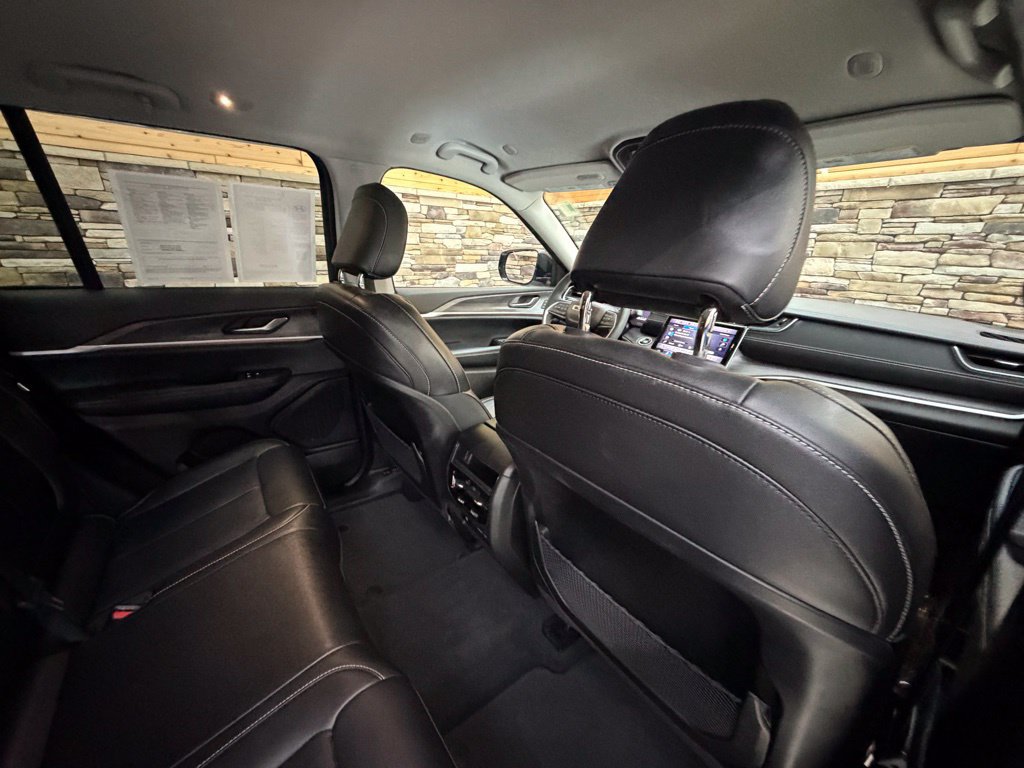 Used 2023 Jeep Grand Cherokee Limited AWD/4WD image 30