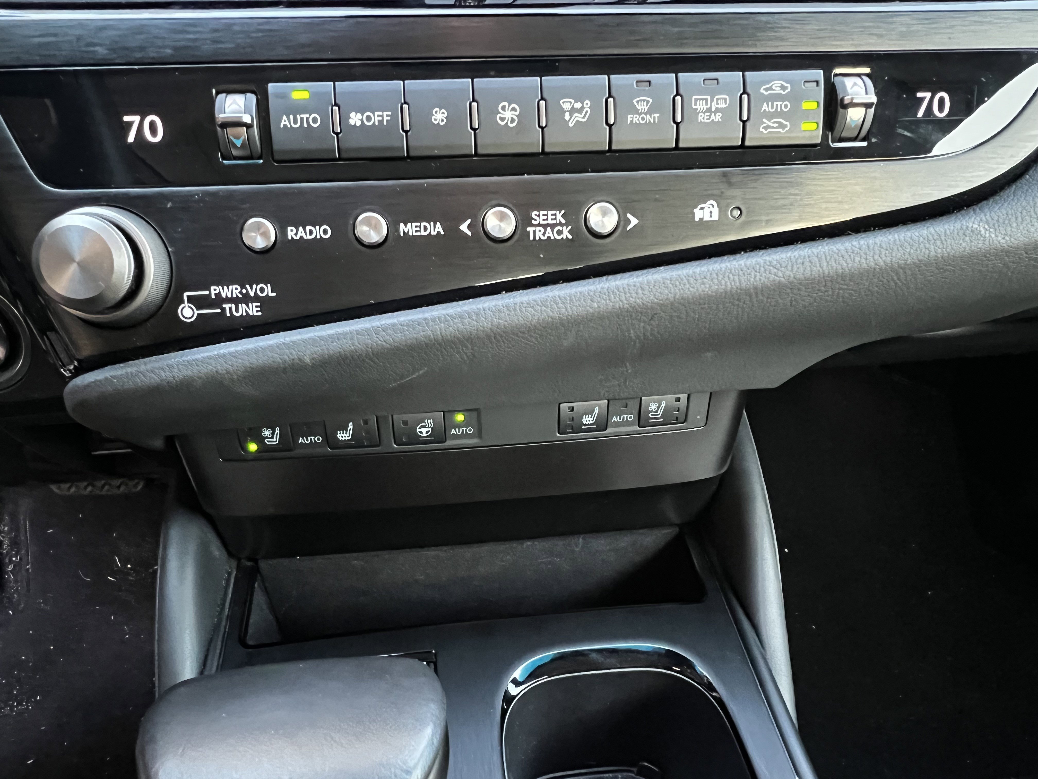 Certified 2025 Lexus ES 300h w/ Premium Package image 26