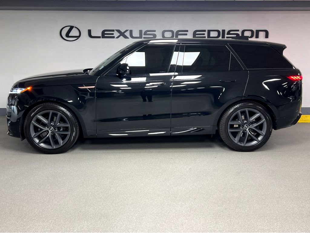 Used 2023 Land Rover Range Rover Sport SE Dynamic image 4