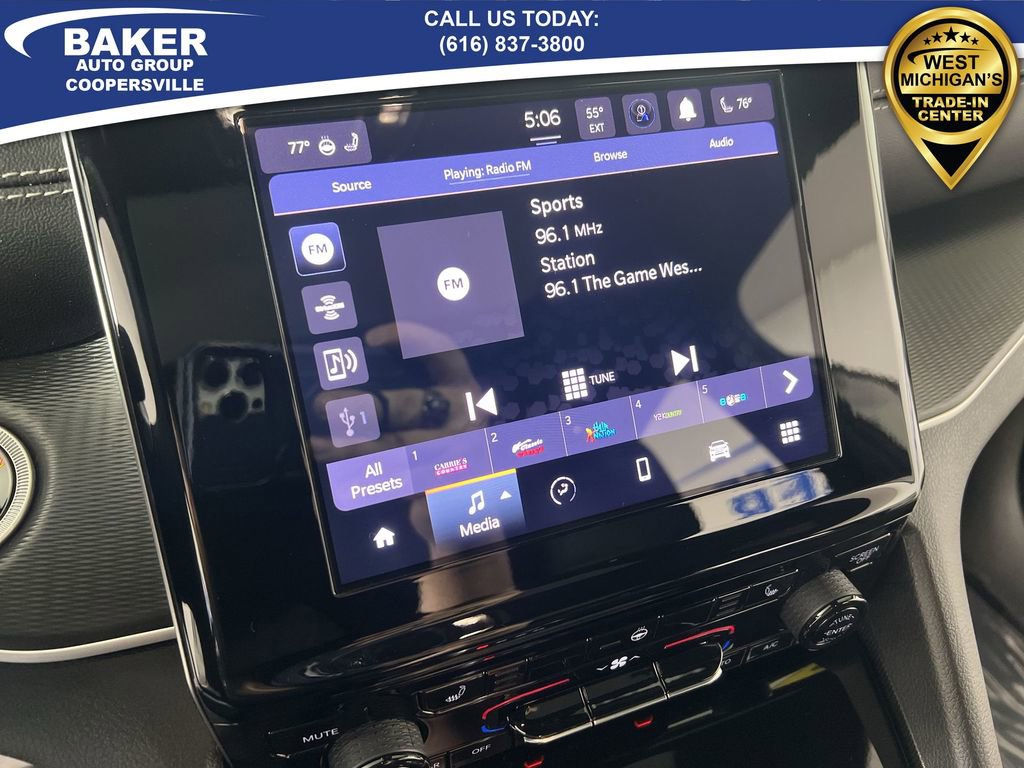 Used 2025 Jeep Grand Cherokee Altitude image 14