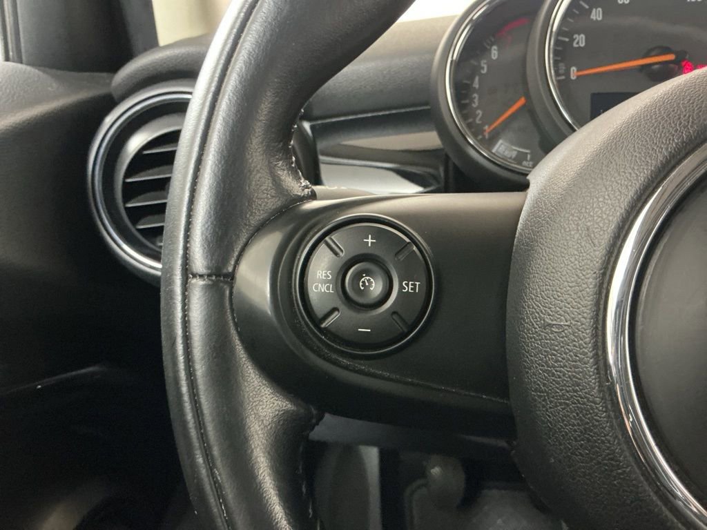 Used 2017 MINI Cooper 4-Door Hardtop image 14