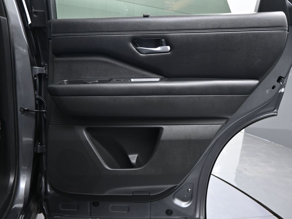 Used 2022 Nissan Pathfinder Platinum w/ Cargo Package image 39