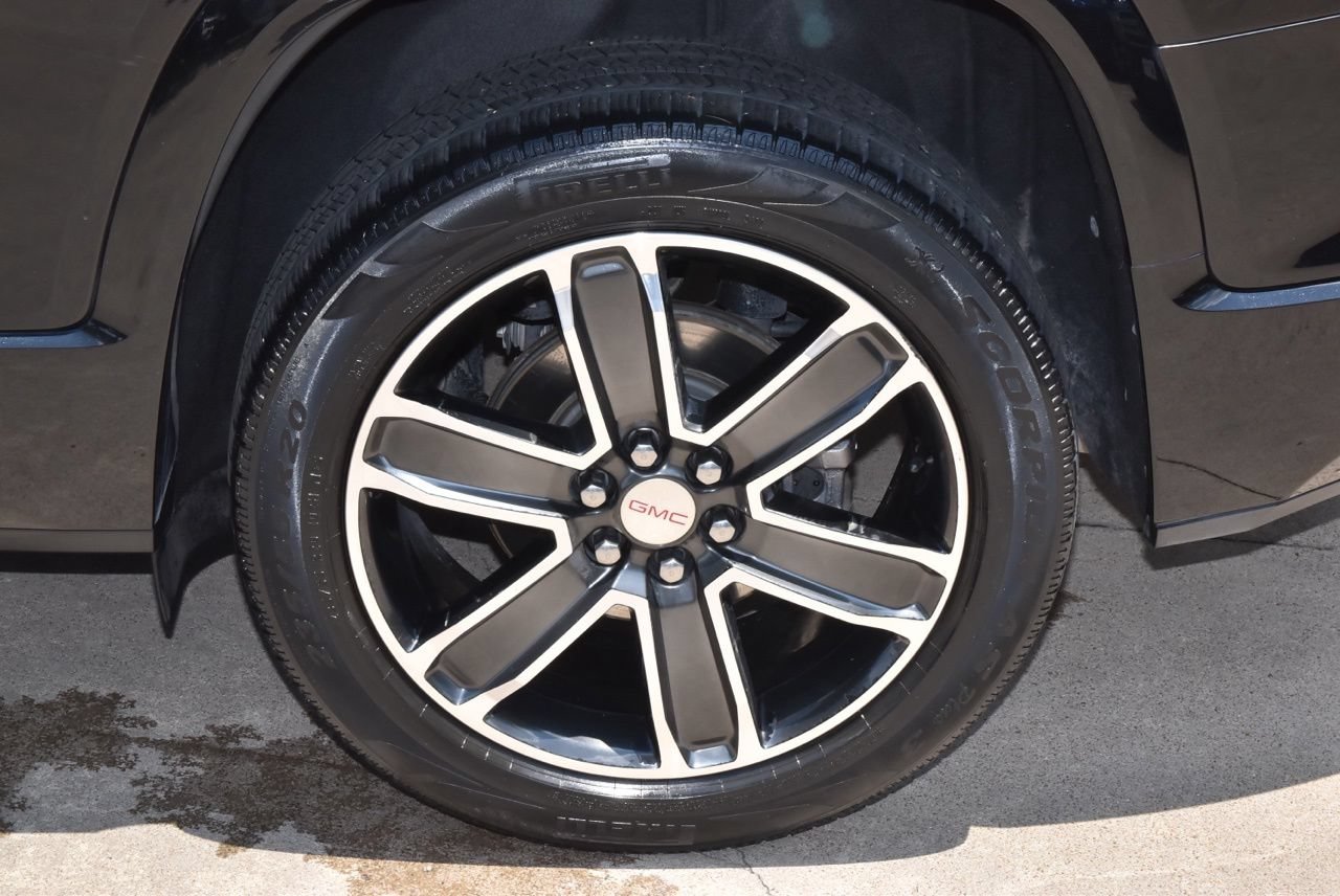 Used 2018 GMC Acadia Denali w/ Technology Package FWD image 39
