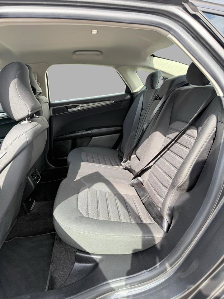 Used 2019 Ford Fusion SE FWD image 29