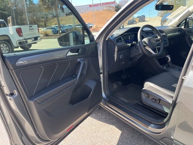 Used 2023 Volkswagen Tiguan SE image 4