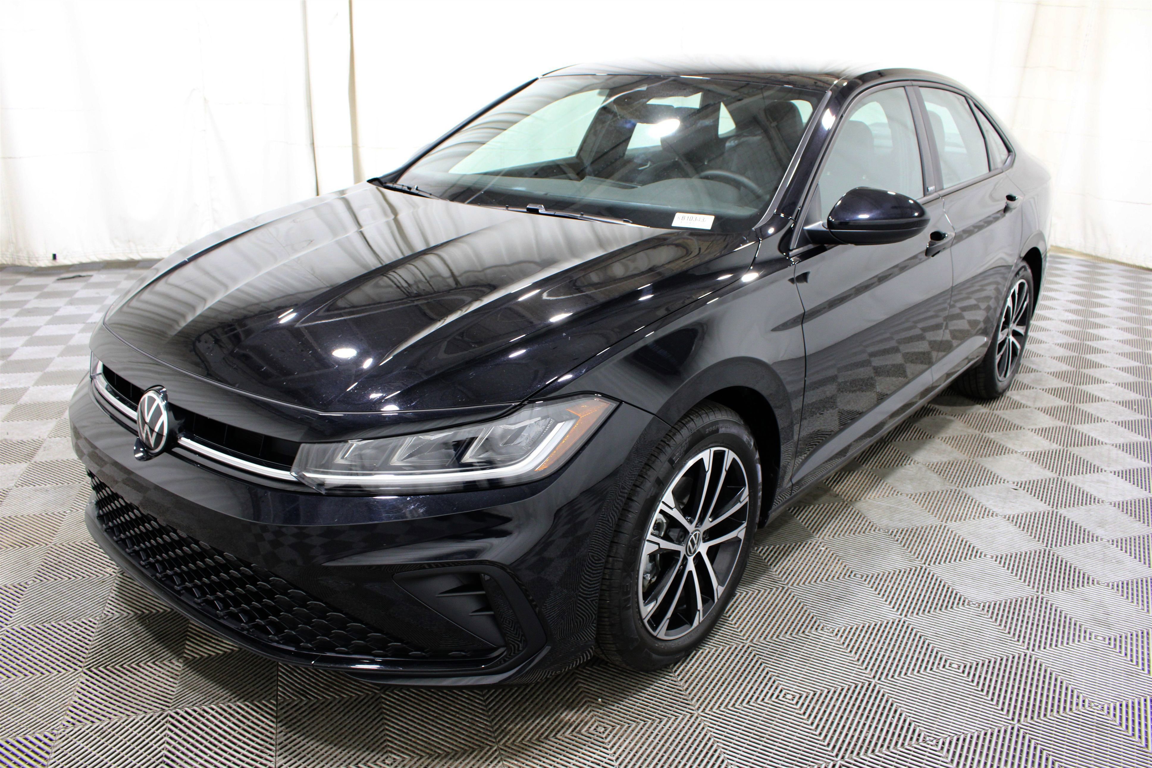 Used 2025 Volkswagen Jetta Sport FWD image 34