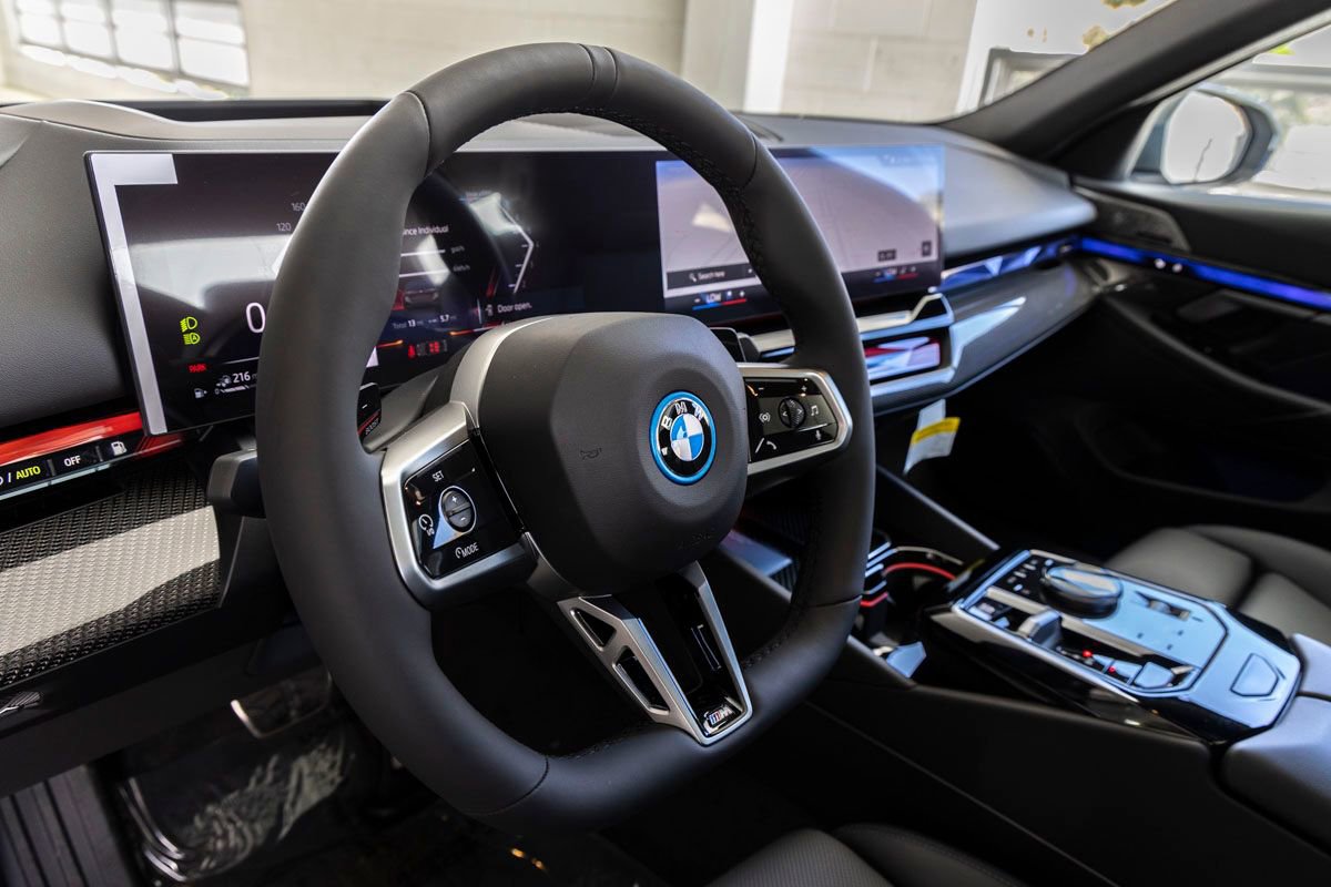 New 2026 BMW 550e xDrive AWD/4WD image 19