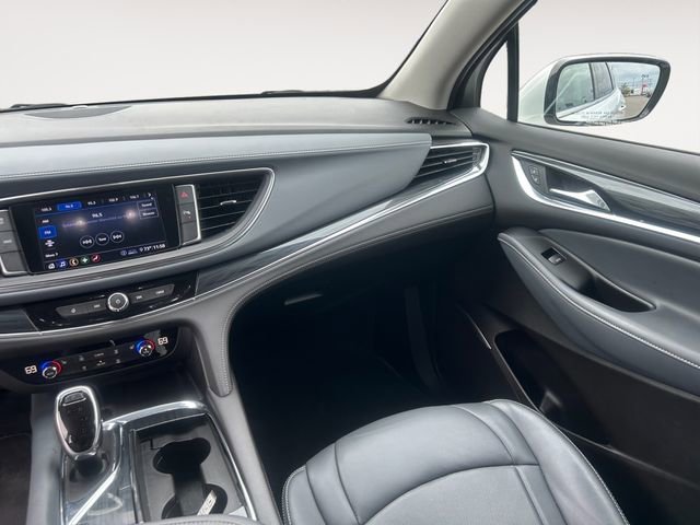 Used 2021 Buick Enclave Essence image 13